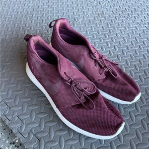 Men’s Nike Maroon Sneakers